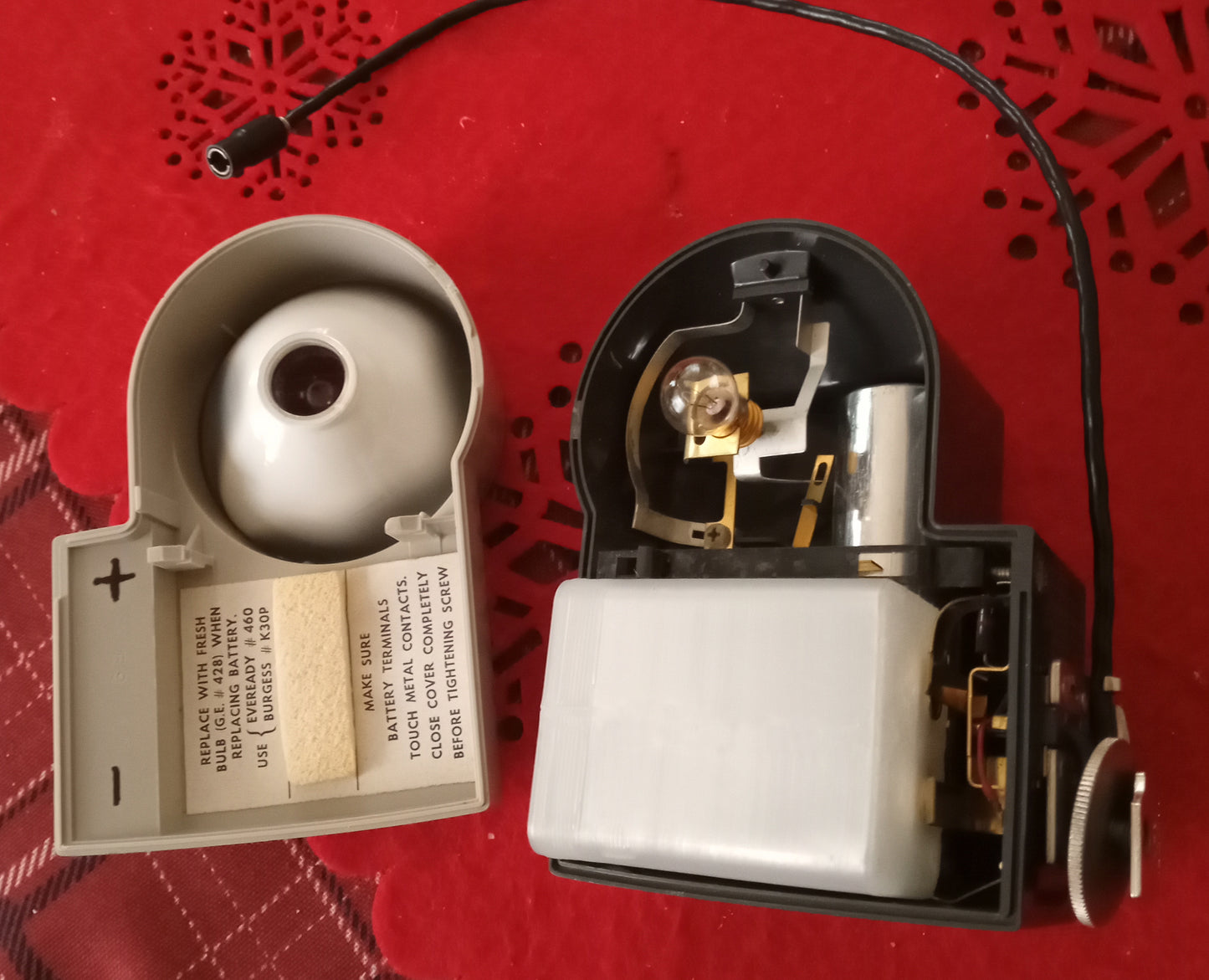 Adaptateur de batterie pour flash photographique 45 V n° 460 « Neuf vies »