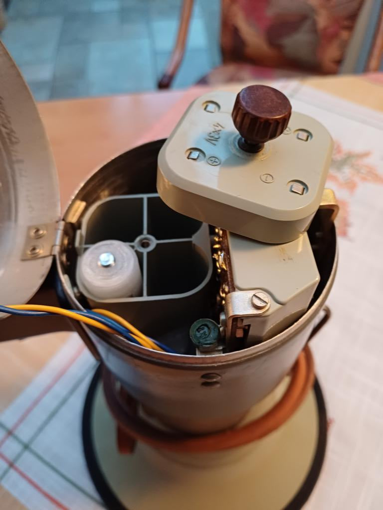 3 Volt 2R10 Duplex Stabbatterie Adapter für DDR Taschenlampe (Mit Batterie)